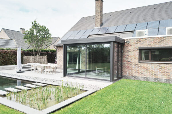 Veranda-met-zwembad-tuin